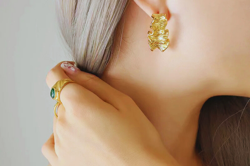 Sleek 18k Gold-plating Stud Earrings Beauty Uncovered